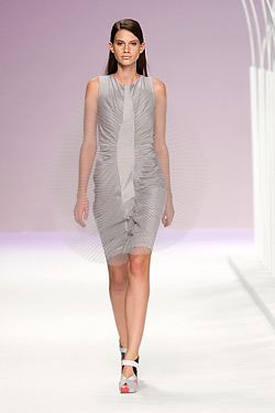 White, gray and black in the collection of Amaya Arzuaga