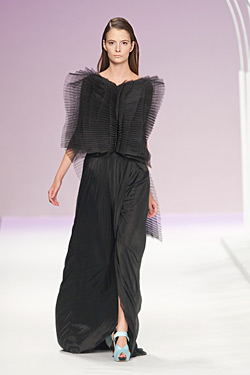 White, gray and black in the collection of Amaya Arzuaga