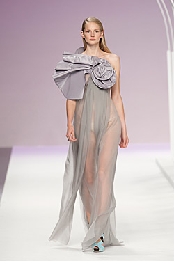 White, gray and black in the collection of Amaya Arzuaga