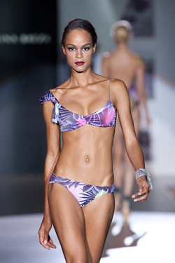 Collection of Guillermina Baeza Spring/Summer 2010