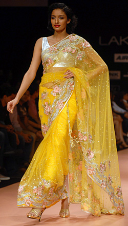 Retro fashion from Lakme Fashion Week 2012 