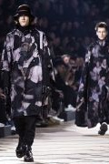 Photo 14 from album Fall-Winter 2017-2018 Menswear collection by Belgian designer Kris Van Assche for Dior during the Paris Fashion Week