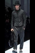 Photo 9 from album Emporio Armani Fall-Winter 2017-2018 ready-to-wear menswear collection during the Milan Men`s Fashion Week